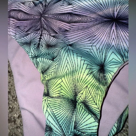 Geometric design and lavender reversible bikini bottoms s/m cheeky - Picture 4 of 6